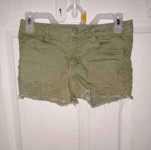 Girls Mudd green floral Embroidered shorts